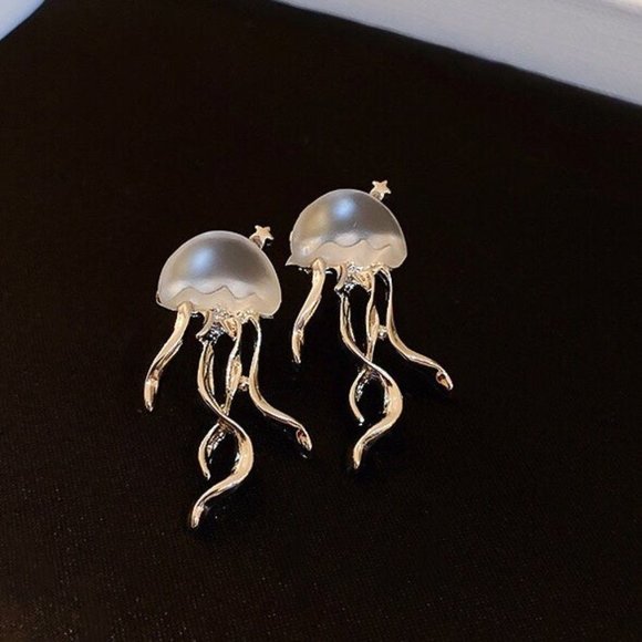Jewelry - Fashion Design Floating Jellyfish Matte Crystal Earring